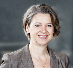Photo of Lynne D. Mapes-Riordan